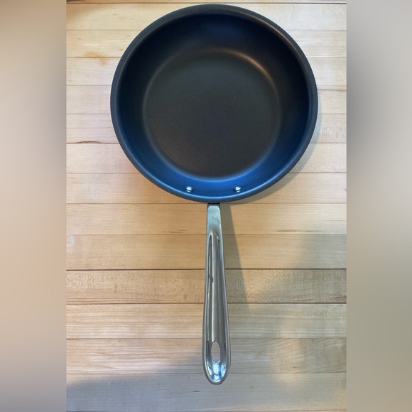 All-Clad D3 10 inch Stainless Non-Stick Black Frying Pan with Silver Handle - Picture 1 of 3